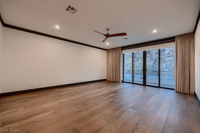 Building Photo - 917 Vegas View Dr