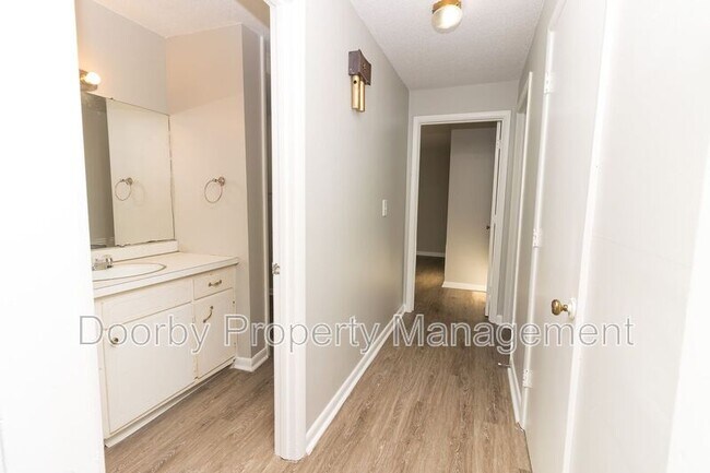 Building Photo - 3003 Addison Rd
