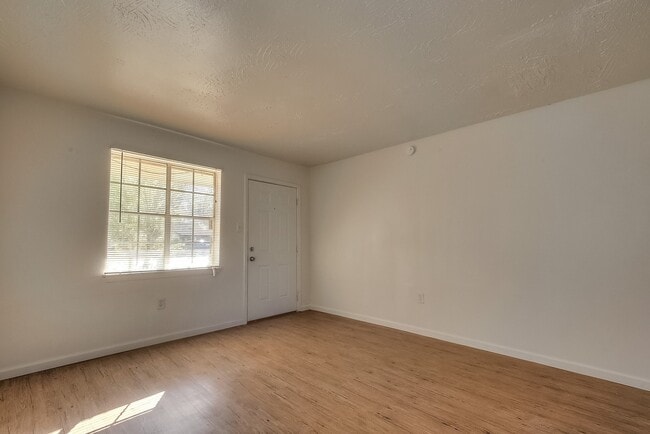 Building Photo - 3 Bedr/ 1 bath Beautiful Home in Texas City