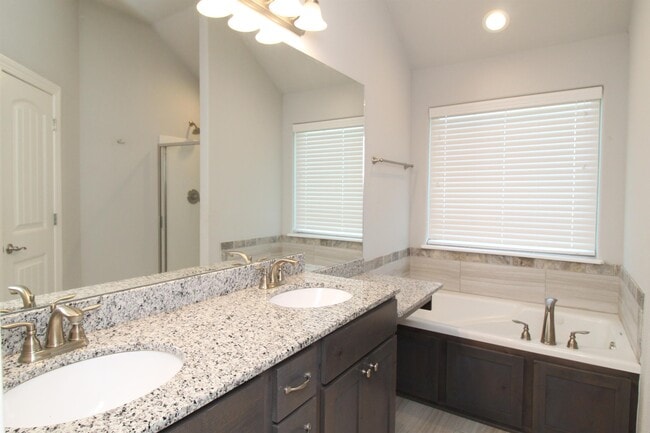 Building Photo - 4418 W Divide Dr