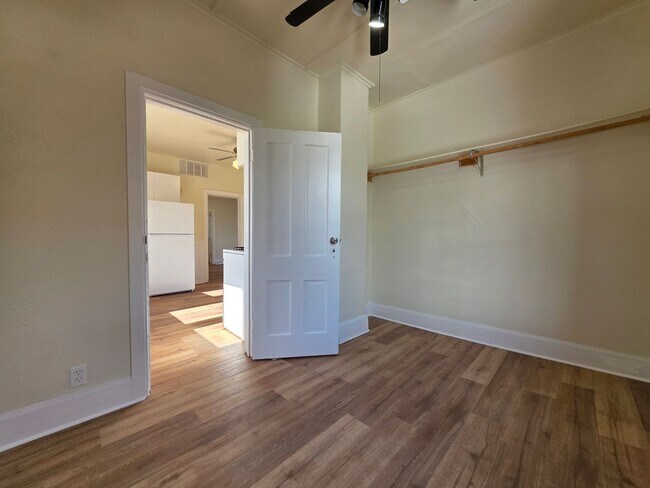 Building Photo - 1816 Wollmer St