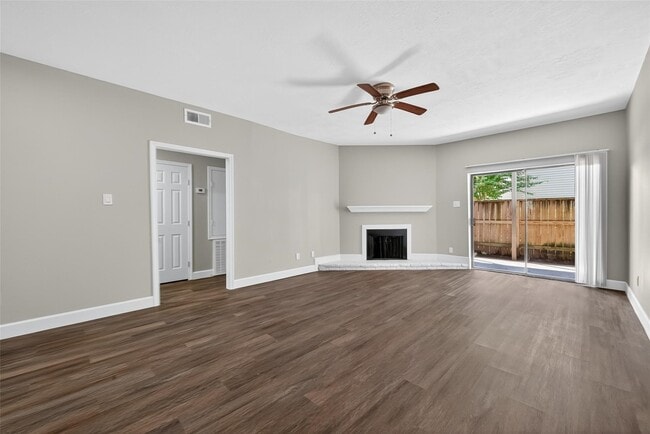 Building Photo - 9707 Richmond Ave