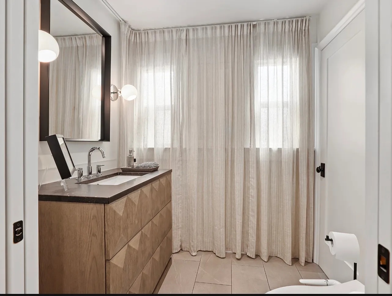 Building Photo - 1340 N Harvard Blvd