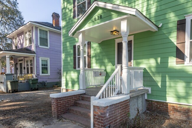 Building Photo - $300 OFF March Rent! Stylish Upstairs 1BR in Historic District