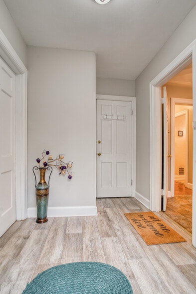 Mud room and back entry and entry to basement with laundry - 1000b Grandview Dr