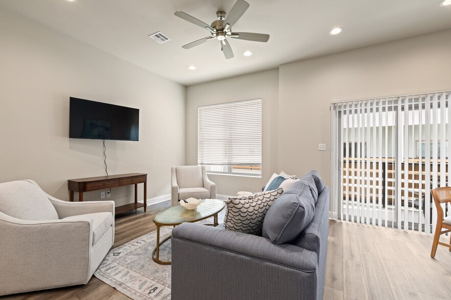 Building Photo - 127 Spoonbill Dr