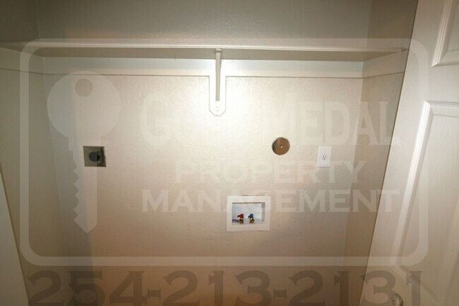 Building Photo - 4707 Westcliff Rd