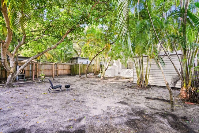 Building Photo - 1416 SW 27th St