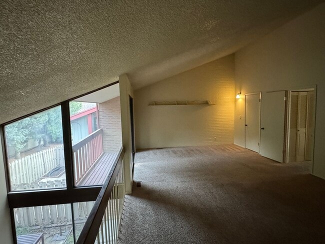 Building Photo - 3 Bedroom Townhome near BYU stadium!