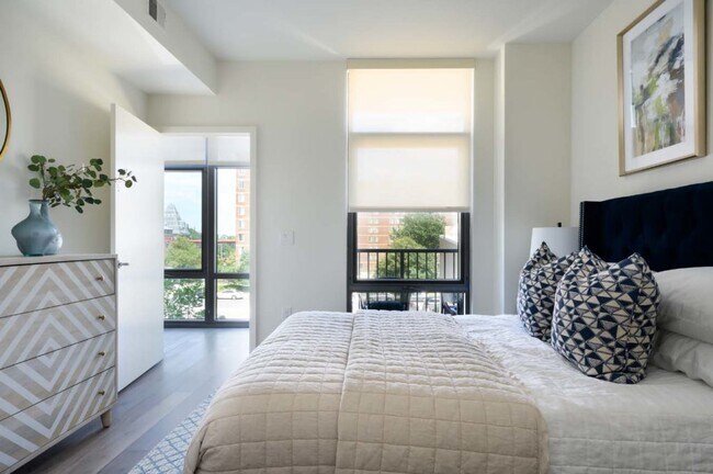 Building Photo - 810 O St NW