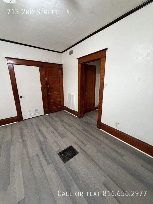 Building Photo - 713 2nd St