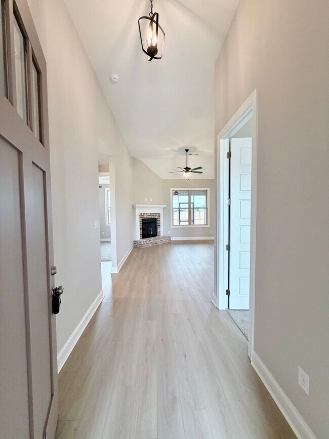 Building Photo - 204 Farmland Cir