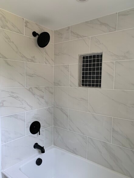 Shared Bathroom - 2824 Wyncote Dr