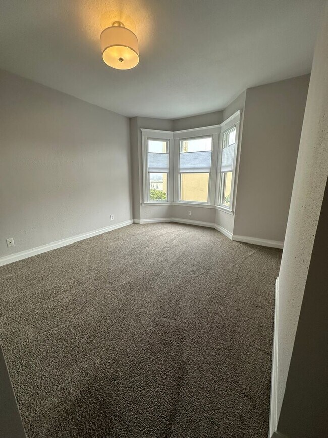 Building Photo - 817-819-821 Pierce Street