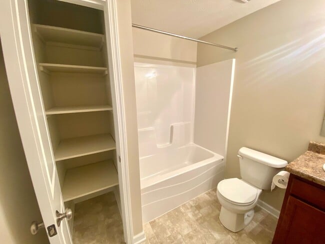 Building Photo - Newly Built 4 Bedroom and 3 Bathroom Duple...