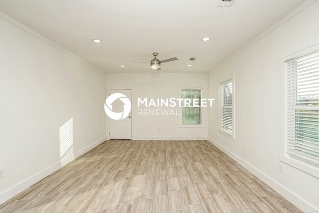 Building Photo - 3 Bedroom Pet-Friendly Home in Houston, TX with Main Street Renewal