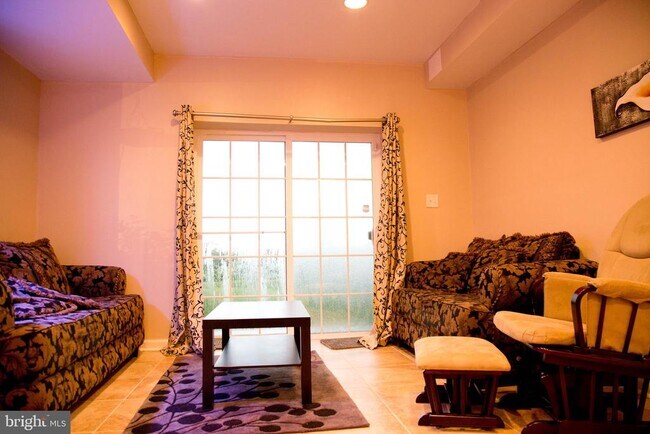 Building Photo - 211 Silverbell Ct