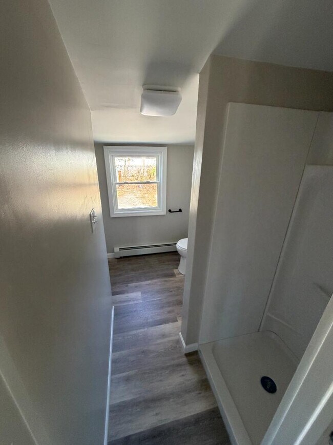 Building Photo - 27 Esmond St