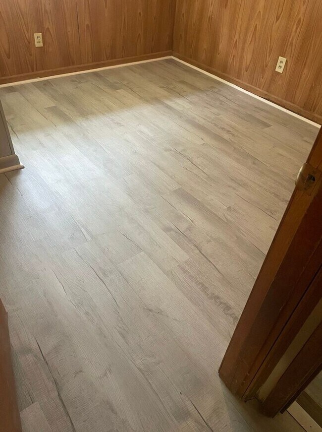 Building Photo - 3139 Charleston Dr