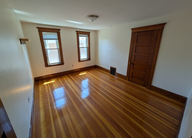 Building Photo - 8 Foskett St