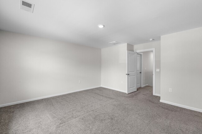 Building Photo - 2466 Hutch Ln