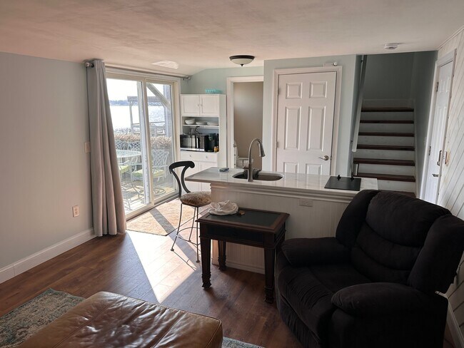 Building Photo - 96 Seaview Ave