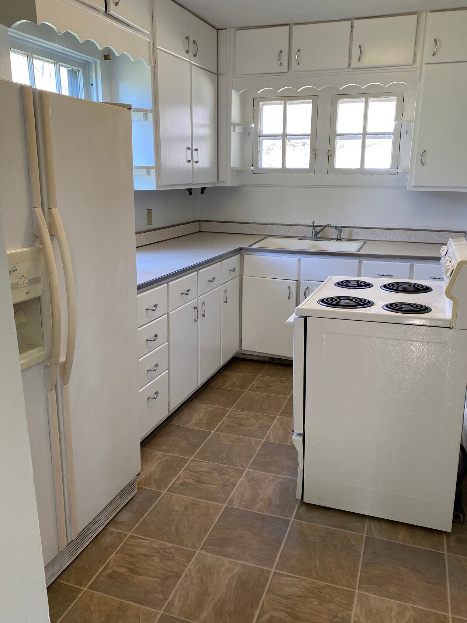 Building Photo - 524 N College St