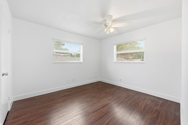 Building Photo - 3847 Roan Ct E
