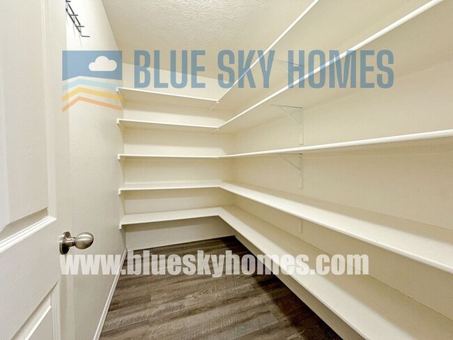 Building Photo - 9252 W Idlewood Dr