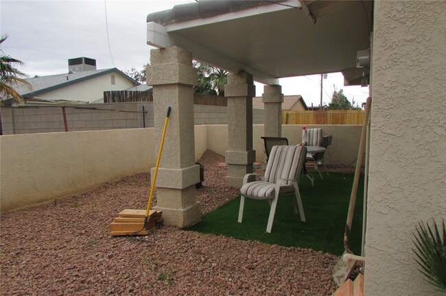 Building Photo - 2440 Lakeside Dr