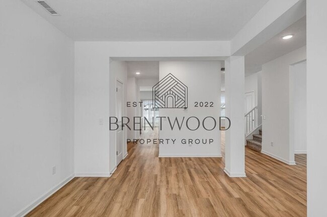 Building Photo - 7237 Gln Pk Wy