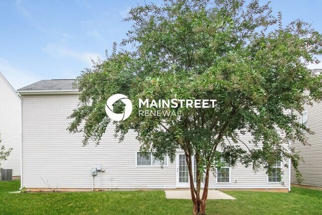 Building Photo - 4 Bedroom Pet-Friendly Home in Huntersville, NC with Main Street Renewal