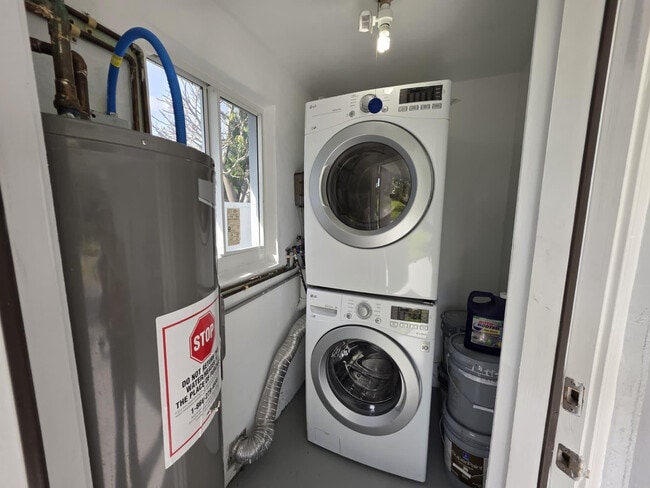 Building Photo - 159 Ave