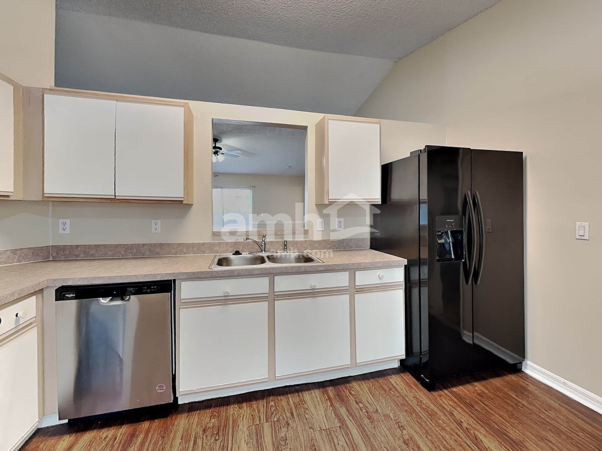 Building Photo - 632 Delmonico St NE