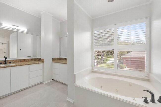 Building Photo - 57 Foxhall Crescent Dr