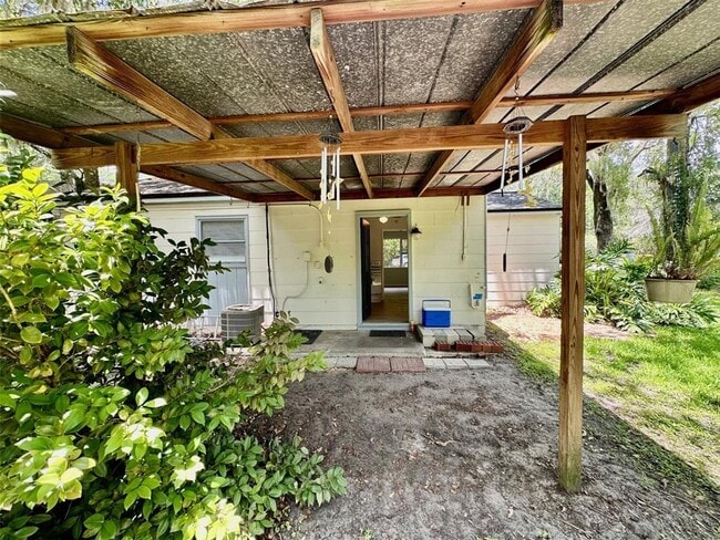 Building Photo - 739 NE 10th Pl