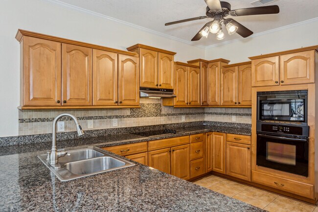 Building Photo - 3908 Tiger Point Blvd