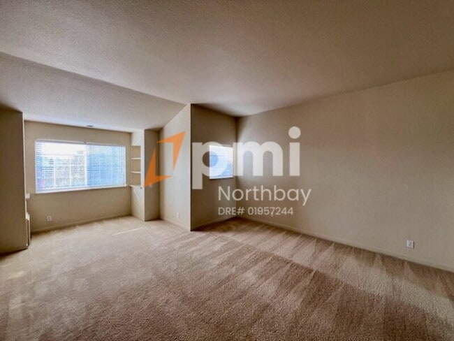 Building Photo - 3213 Hilton Head Dr