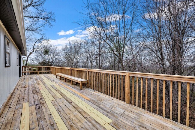 Building Photo - 5568 Spanish Trce