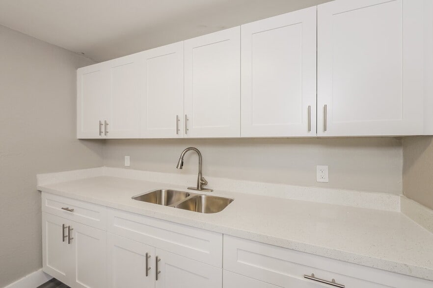 Building Photo - 1115 N Andrews Ave