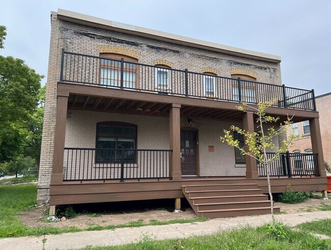 Building Photo - 211 Grotto St N
