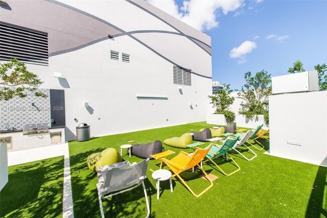 Building Photo - 1010 Brickell Ave