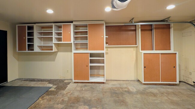 Building Photo - Refined 4BR House + private office, EV, ga...