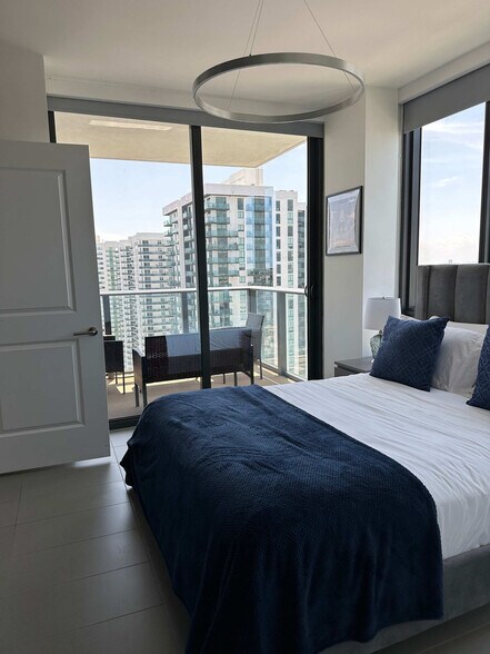 Building Photo - 1600 NE 1st Ave