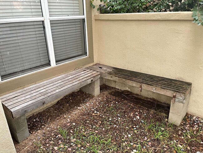 Building Photo - Dual Master Suite Townhome in Rancho Santa...