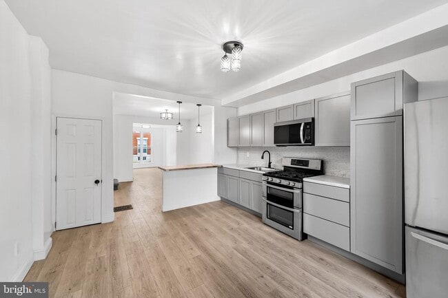 Building Photo - 1605 Darley Ave