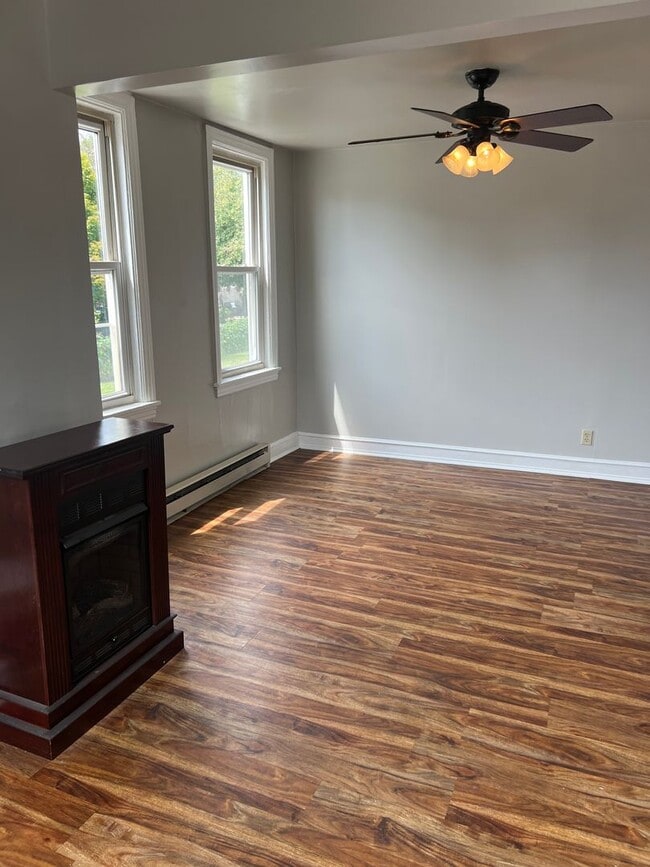 Building Photo - Columbia 3bed 1 bath home