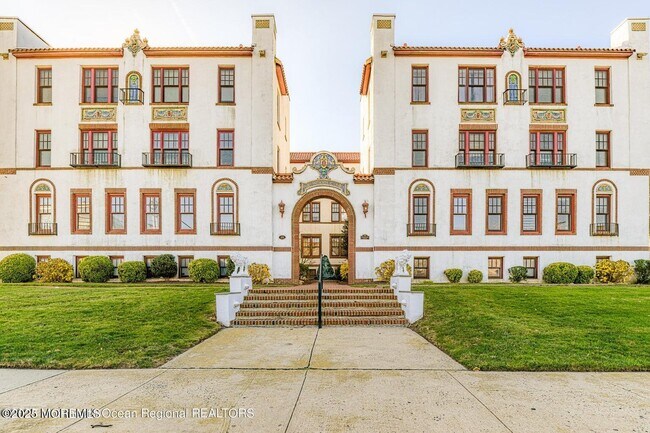 Building Photo - 218 2nd Ave