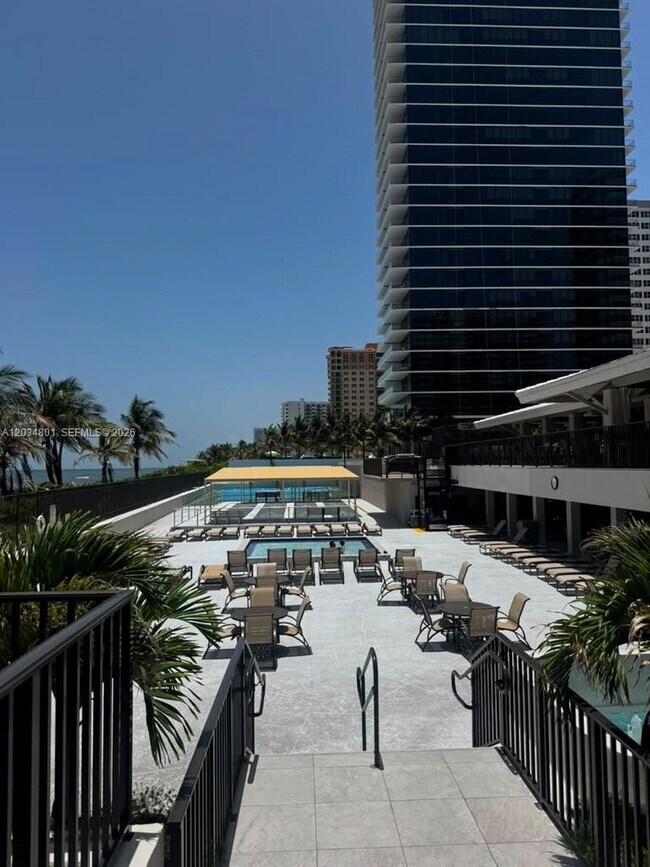 Building Photo - 1980 S Ocean Dr