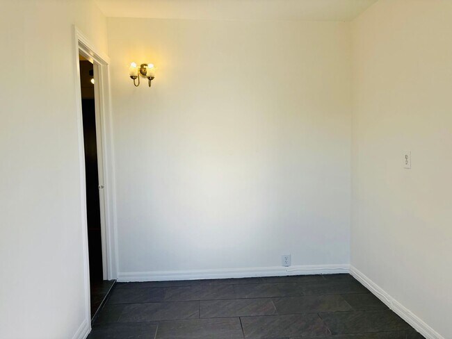 Building Photo - 2130 W 29th Pl